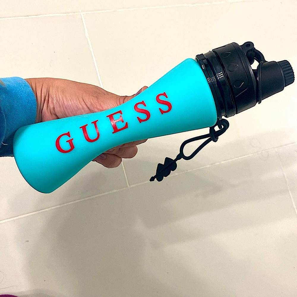 GUESS- NEW athletic/runners/gym flexible Water Bottle.